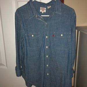 Levi’s Boyfriend Fit Button Up Shirt